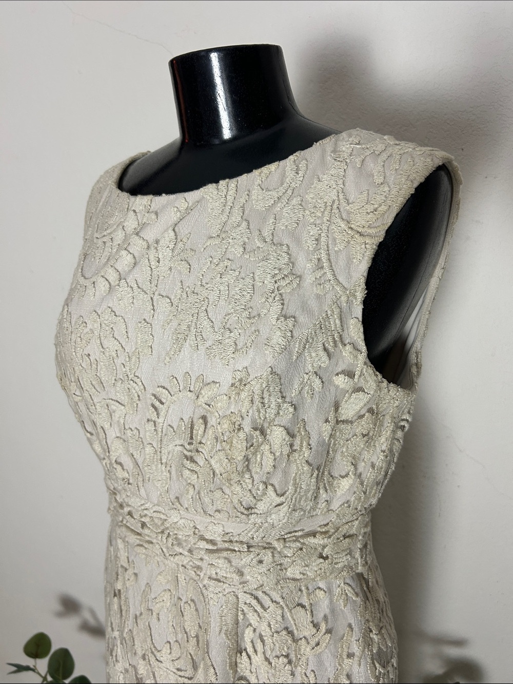 Adrianna Papell, EUC, size 8, Ivory lace dress, measurements in description - Picture 2 of 7